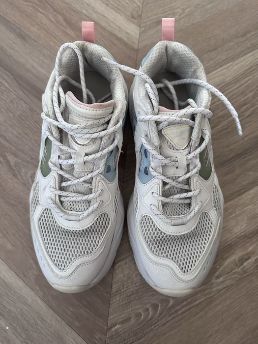 Продаются кроссовки li - ning и reebook