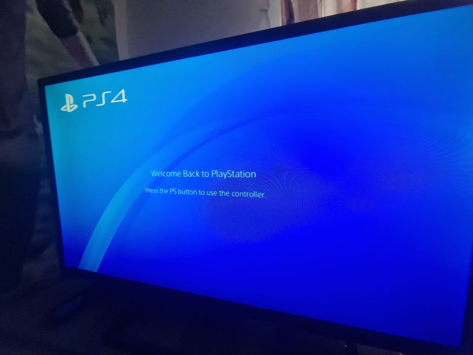 Vând 3 PlayStation 4 Slim – Versiune Modabilă