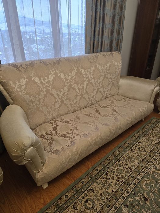 Продам диван с двумя креслами