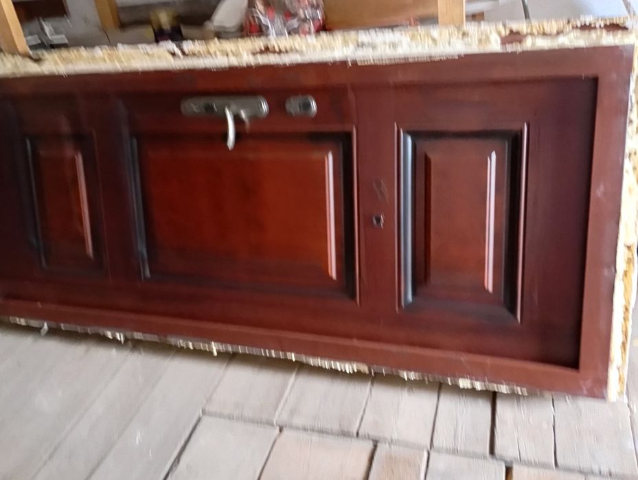 Металлическая дверь
