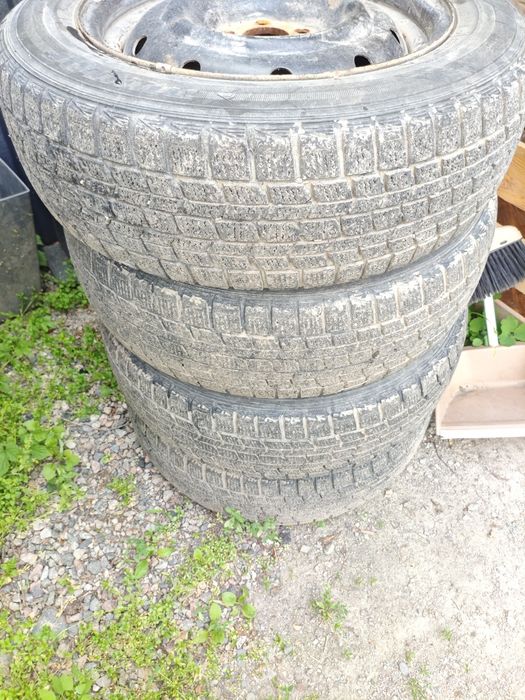 Продам резину на 205/60/16