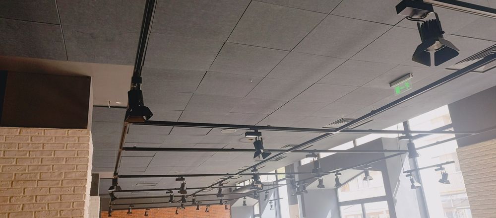 Vând proiectoare led pe șină magnetica