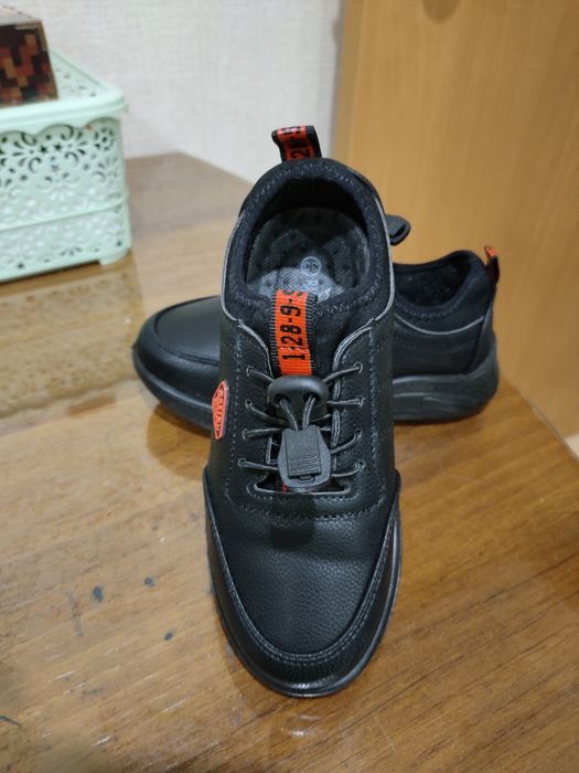 Продам кроссовки для мальчика