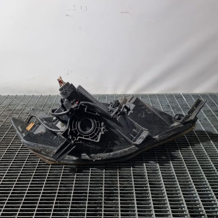 Far Stanga Mitsubishi Outlander 2009 - 2012 SUV 4 Usi (1411) Cu lupă