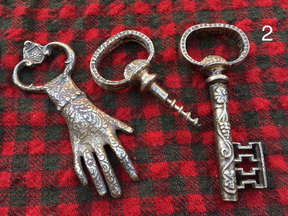 Бронзови фигури отварачки тирбушони леярско злато ръчно изработени