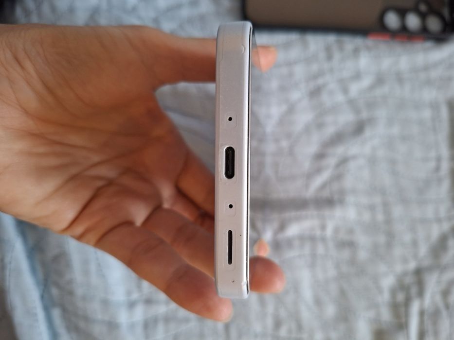 Продавам Samsung A35 6GB, 128GB, 5G ICEBLUE с гаранция