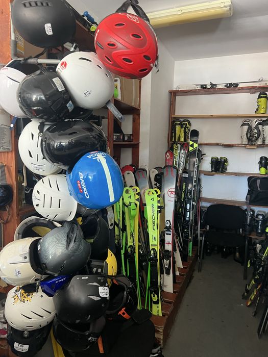 Inchiriem Schiuri Clapari Echipamente  Schi