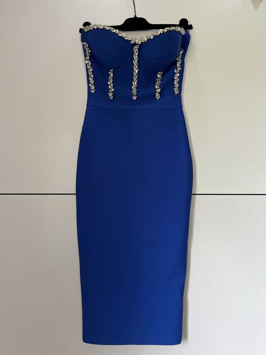 Официална рокля с пайети без рамена