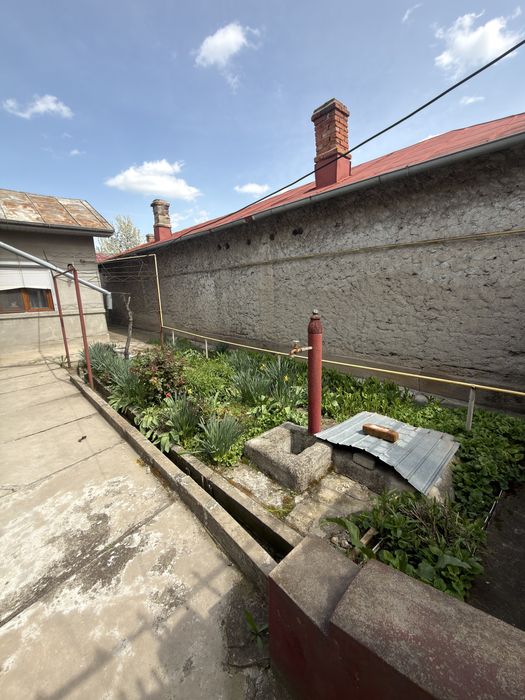 Casa zona teatrul de vara