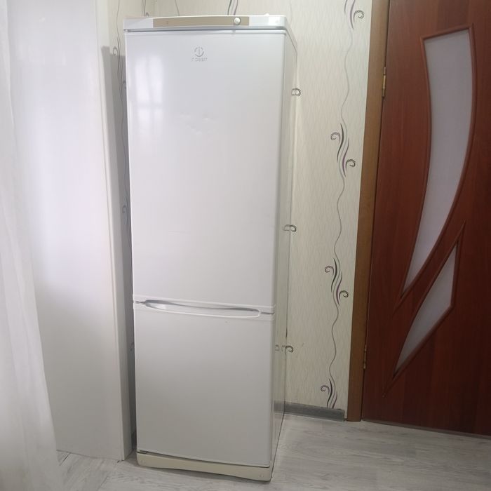 Холодильник lndesit 1.85высота