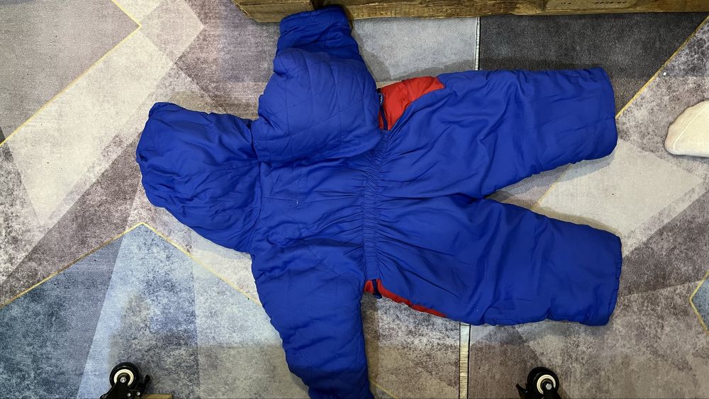 Продам 2 детских зимних комбинезона
