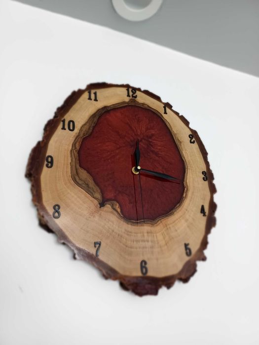 Masuta de cafea din lemn de par cu rasina