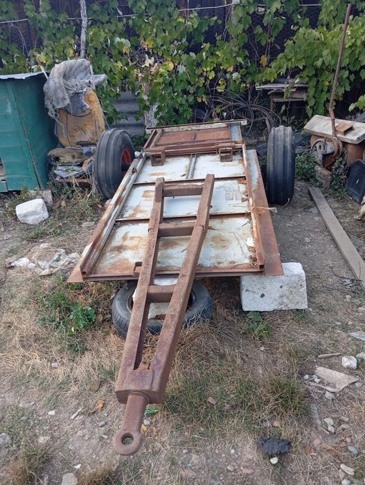 Semiremorca agricolă monoax neterminată