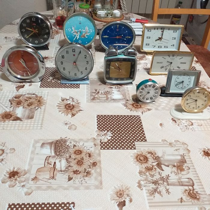 Стари Руски и Китайски часовници