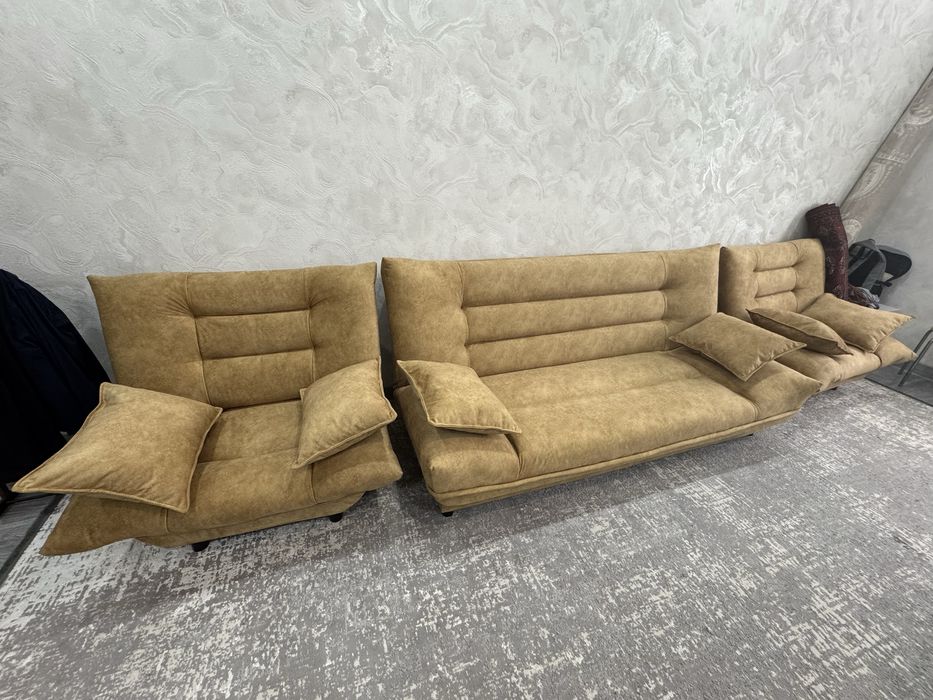 Продам диван с креслами