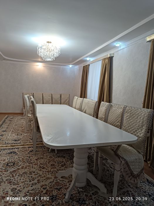 Стол орындыктарымен