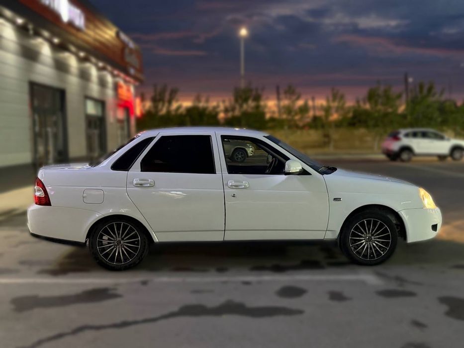 Продается Приора lux