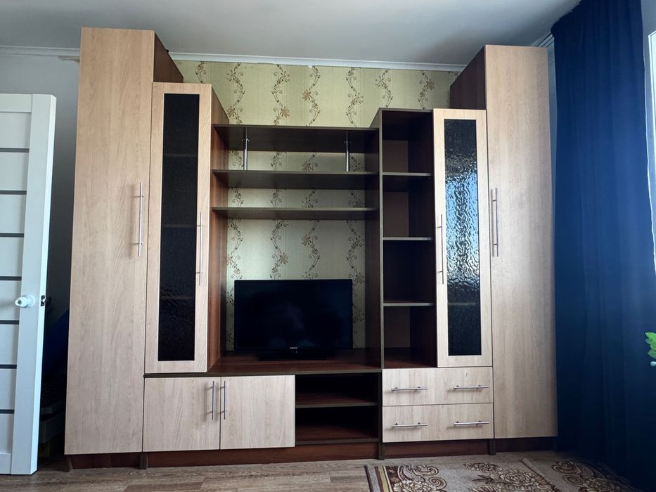 Продам бежевую стенку в зал в отличном состоянии. Петропавловск