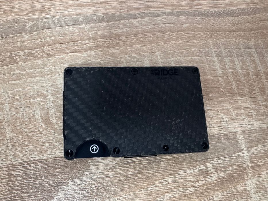 Премиум минималистичен портфейл The Ridge Wallet – Carbon Fiber 3K (Оригинален)