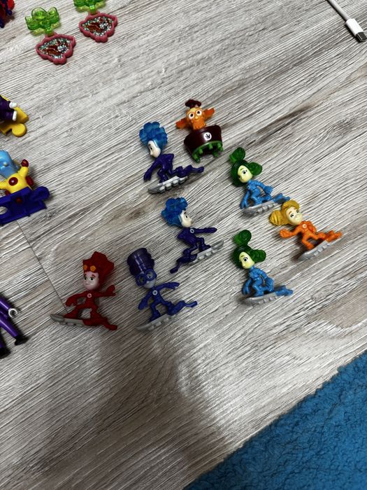 Разные игрушки из киндера