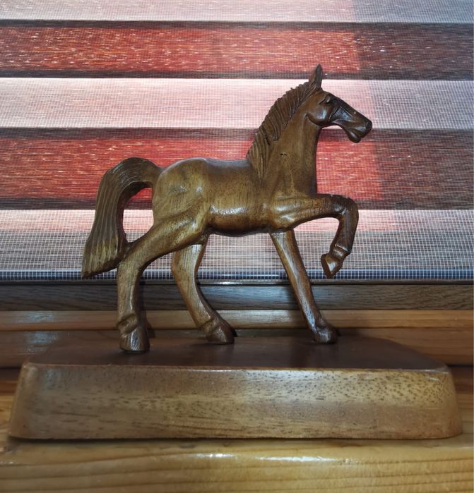 Антикварна ръчно резбована фигура на камила масивно маслиново дърво !