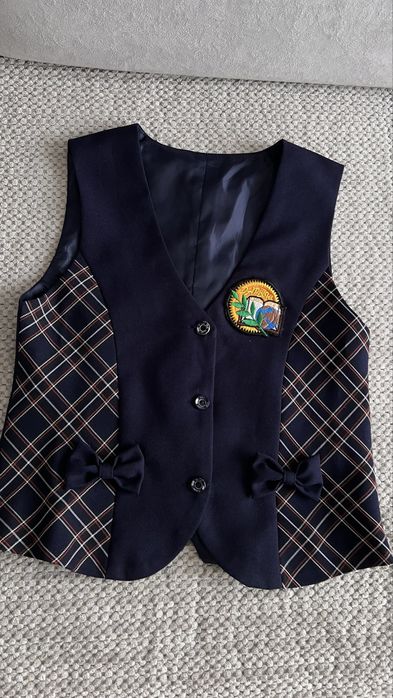 Продам  школьные вещи на девочку