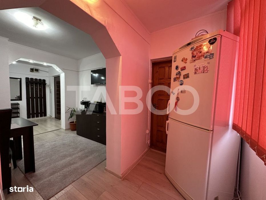 Apartament decomandat 3 camere 2 bai 68 mpu etaj 3 Calimanesti Valcea