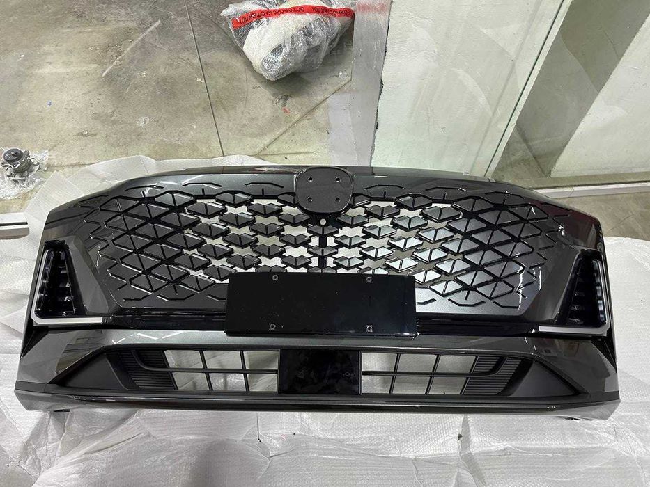 Передний Бампер ,