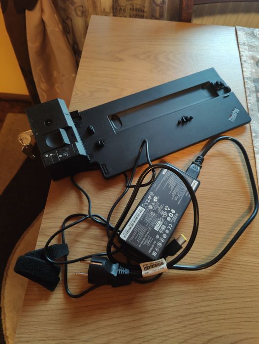 ThinkPad Ultra Docking Station 40AJ + incarcator Lenovo 135W original
150–250 lei