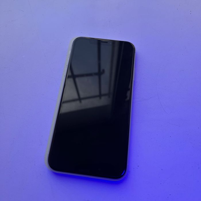 iPhone XR 64 GB (белый)