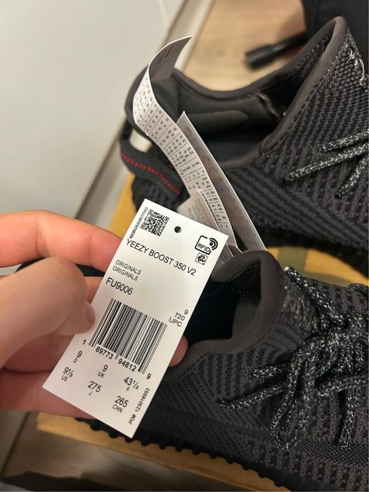 Adidasi Yeezy boost