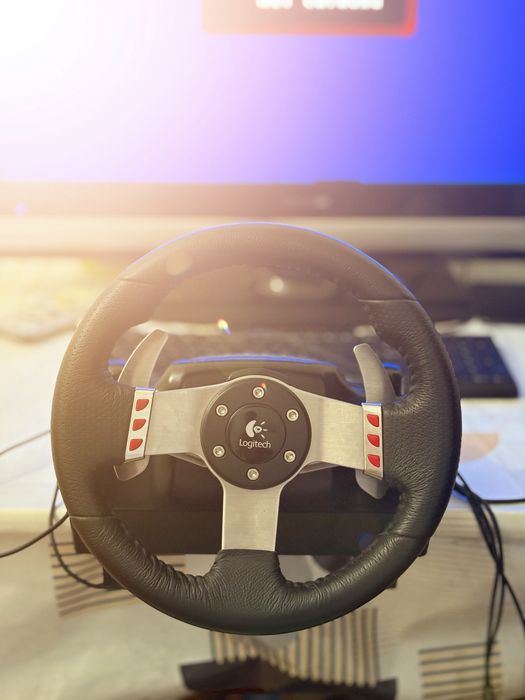 Игровой руль Logitech G27