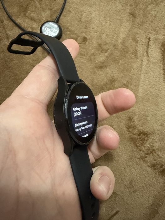 Galaxy watch 4 .