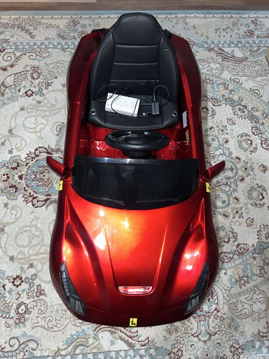 Продам новую детскую машину Феррари красного цвета