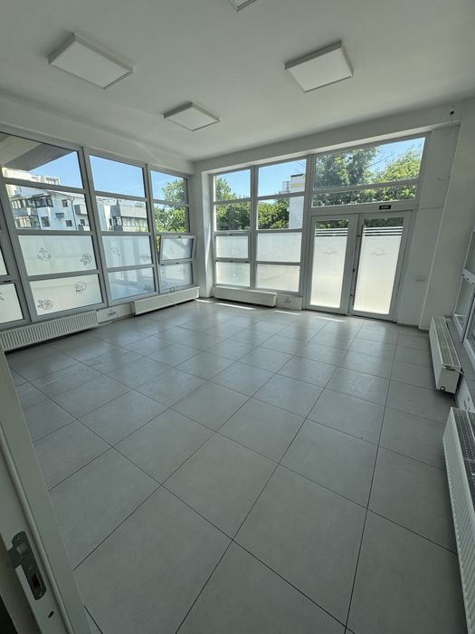 Inchiriez spatiu comercial 90mp