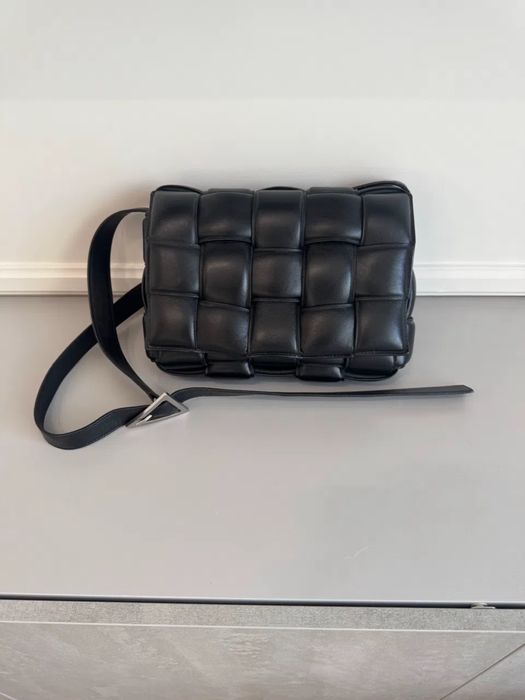 Bottega Veneta Padded Cassette, оригинал