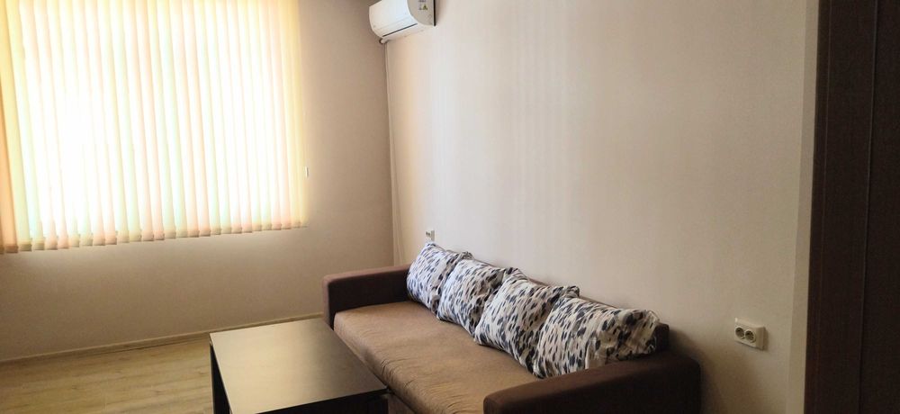 Дава се под наем Двустаен апартамент в Добрич, Център - 65 кв.м за 341.7 € - Снимка #1