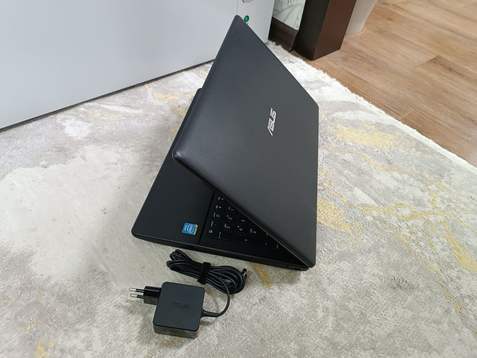 Ноутбук ASUS Windows 10 / Sonic Master.