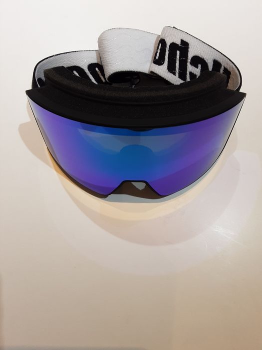 Продаю новую г/л маску-очки