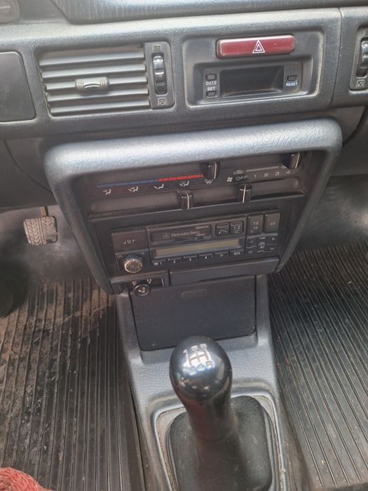 Продам мазду 323