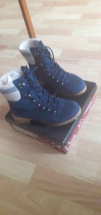 Продам  ботинки  38размер