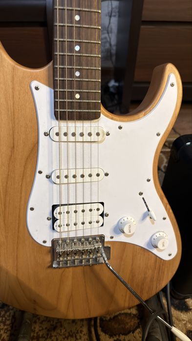 Электрогитара + комбо усилитель.