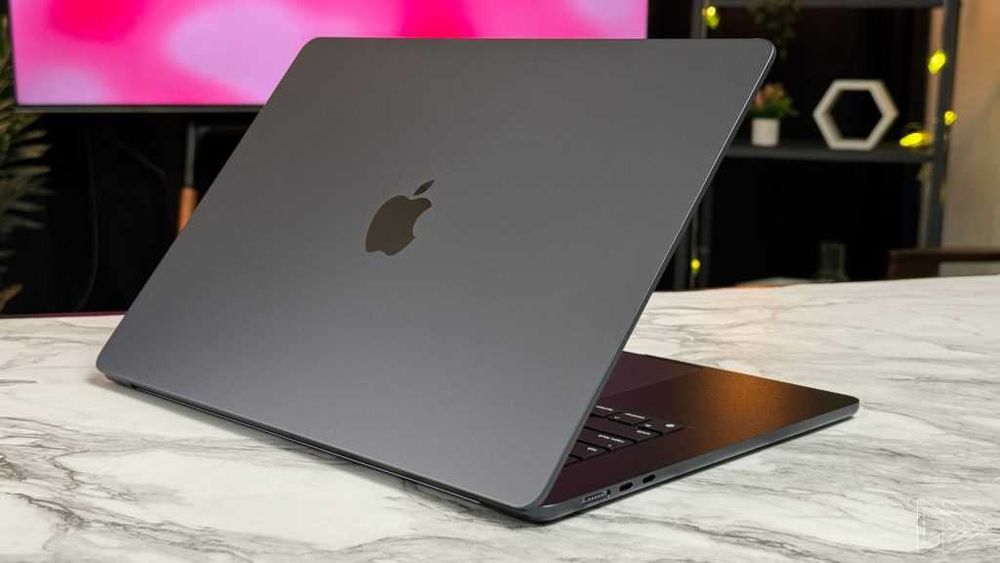 MacBok Air RETINA 2024 15inch M3 16GB 512GB SSD 122 cicluri 100% bat!