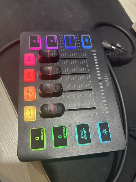 Продам микшер fifine sc3