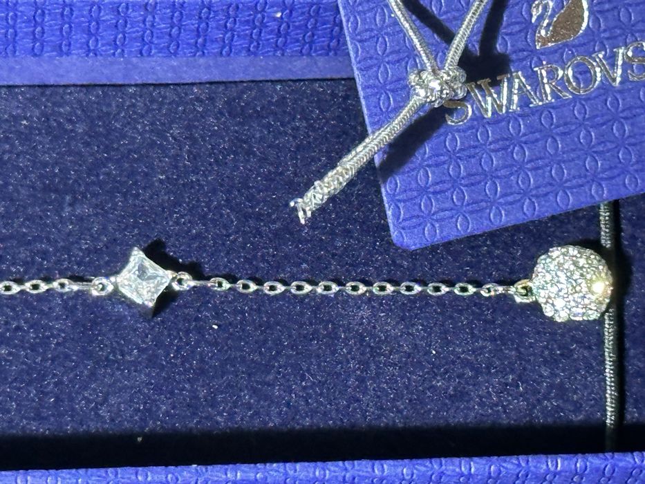 Нова Дамска Гривна Swarovski Dazzling Swan bracelet с пълна опаковка и документация