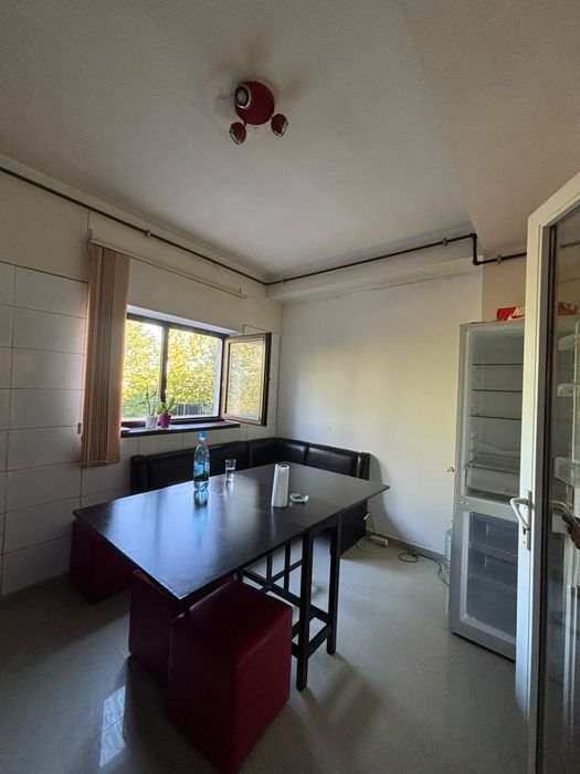 Inchiriez apartament 3 camere