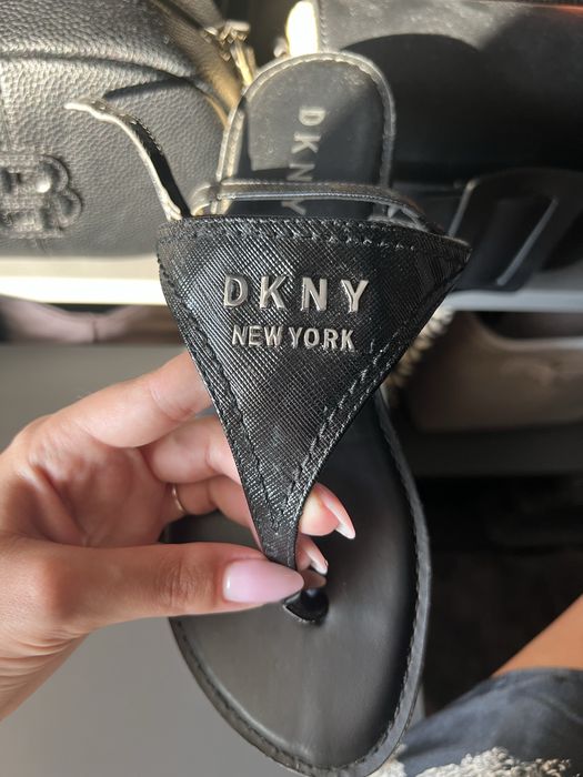 Кожени сандали DKNY