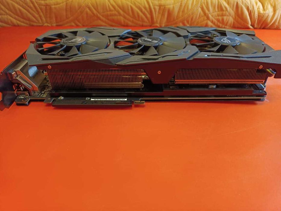 Видеокарта ASUS AMD Vega 64