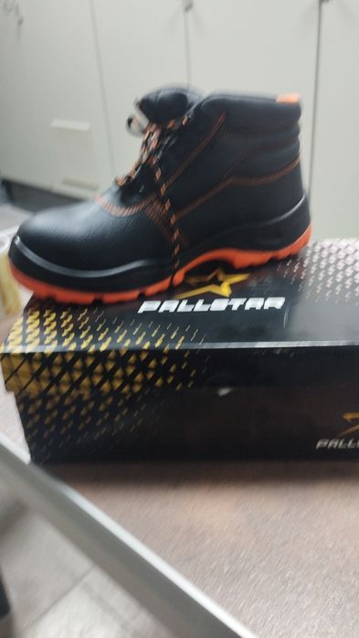 Работни обувки с метално бомбе