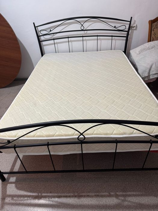 Кровать с матрасом